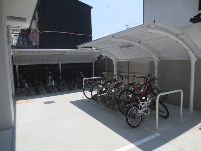 駐輪場 モン　ヨイ－エ