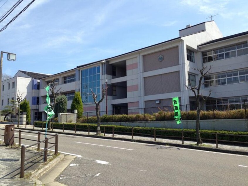 日進市立香久山小学校(小学校)まで870m グランメ－ル香久山