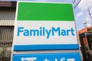 ファミリーマート(コンビニ)まで120m エスポア－ル貴生