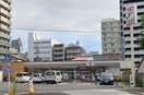 セブンイレブン新栄2丁目南店(コンビニ)まで695m ｴｽﾘｰﾄﾞ新栄ﾏﾙｽ(1201)