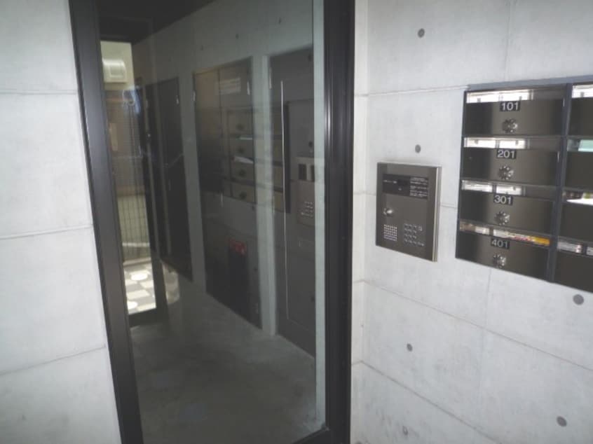 エントランス部分 ｅｍｅｒａｕｄｅ