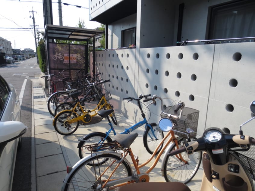 駐輪場 ｅｍｅｒａｕｄｅ