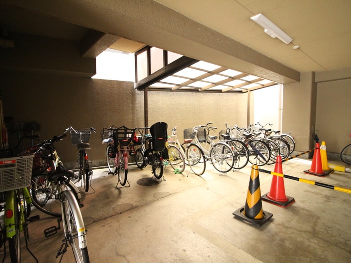 駐輪場 ハニーハイツ渡辺２