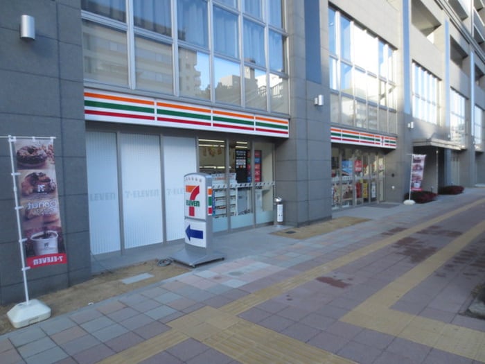セブンイレブン(コンビニ)まで450m ｼﾃｨﾀﾜｰ名古屋久屋大通公園(508)