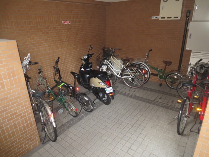 駐輪場 ﾗｲｵﾝｽﾞﾏﾝｼｮﾝ上前津(1003)