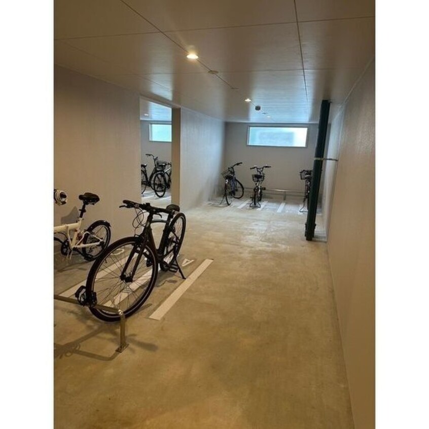 駐輪場 G　VIVRE一社