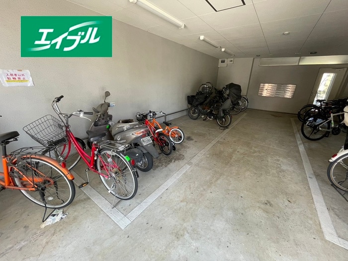 駐輪場 ファミール熱田