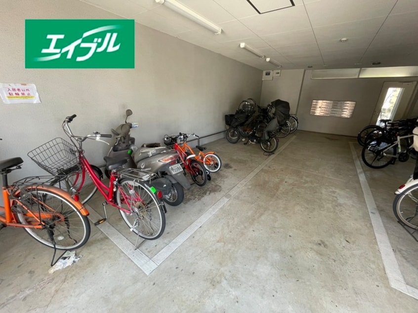 駐輪場 ファミール熱田