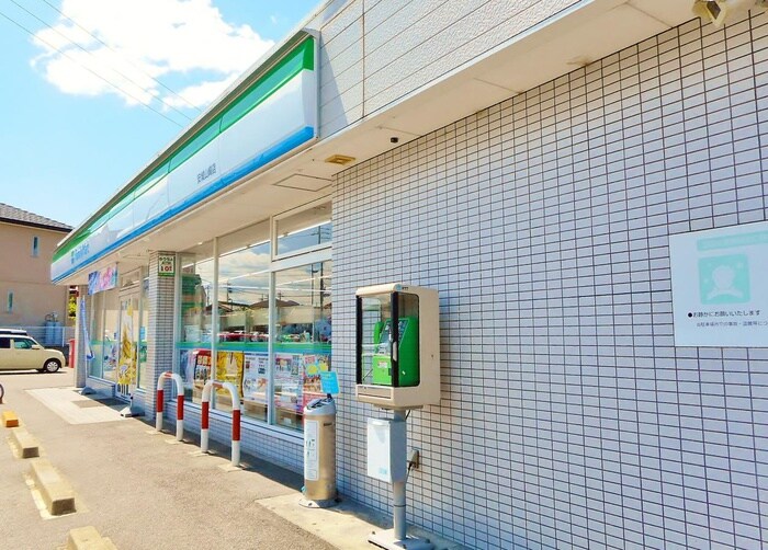 ファミリーマート(コンビニ)まで597m 里町大道畑戸建