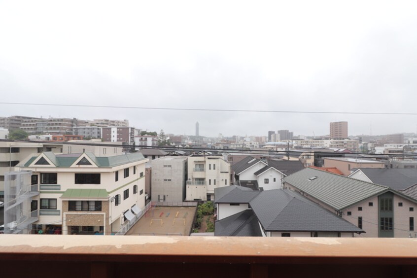 室内からの展望 スリ－・ディ－ガ－デン本山