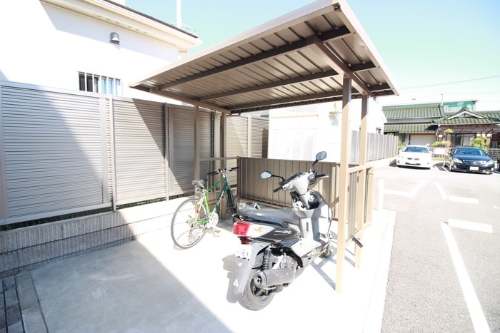 駐輪場 マルベリー