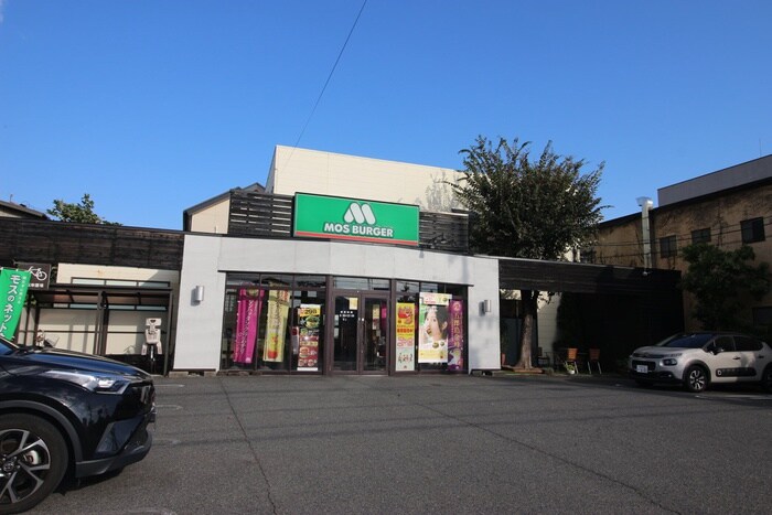 モスバーガー岩塚店(ファストフード)まで1300m ＲｉｖｅｒＥａｓｔ北畑Ｂ