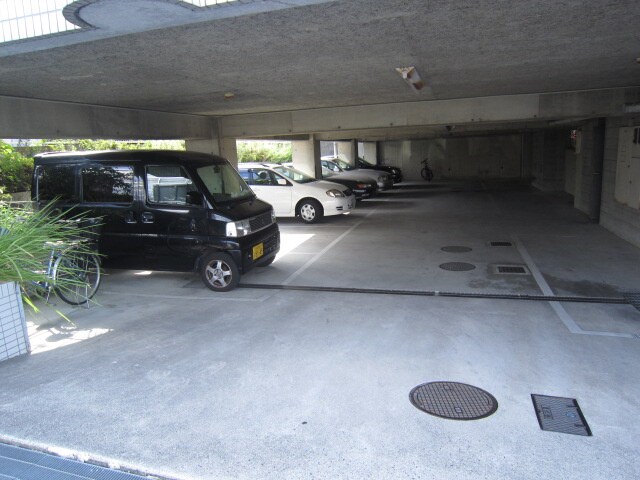 駐車場 フローレスチェリー