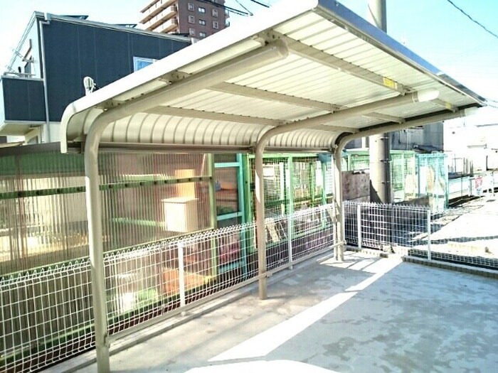 駐輪場 メゾンクレア