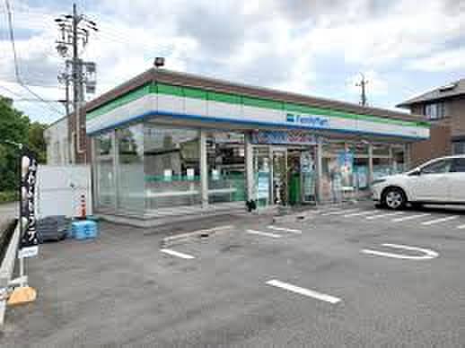 ファミリーマート(コンビニ)まで669m じゅうえーる