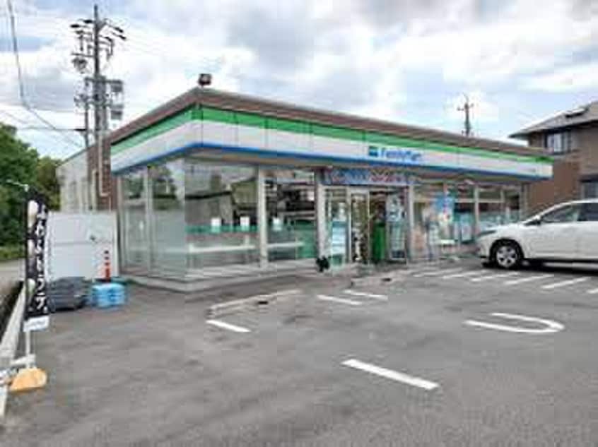 ファミリーマート(コンビニ)まで669m じゅうえーる