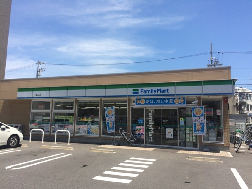 ファミリーマート千種本山店(コンビニ)まで240m エスポワール本山