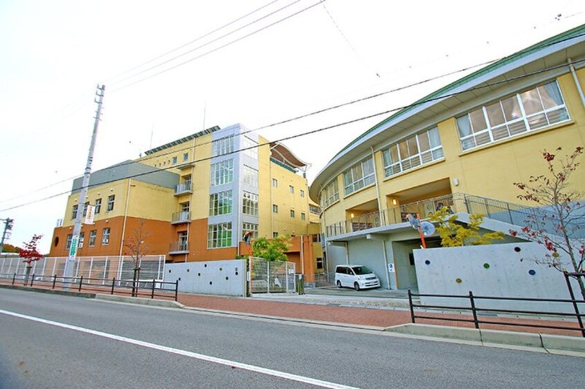 日進市立赤池小学校(小学校)まで640m ブリ－ズ赤池