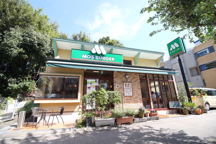 モスバーガー本山四谷通店(ファストフード)まで350m ベレーサ本山