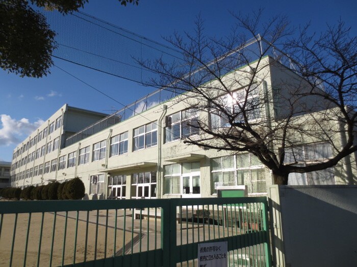 二城小学校(小学校)まで620m メゾン新守