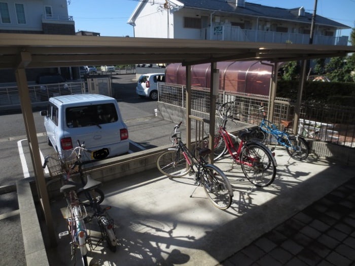 駐輪場 ルポゼ