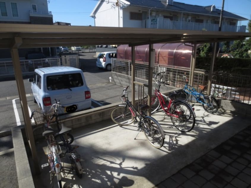 駐輪場 ルポゼ