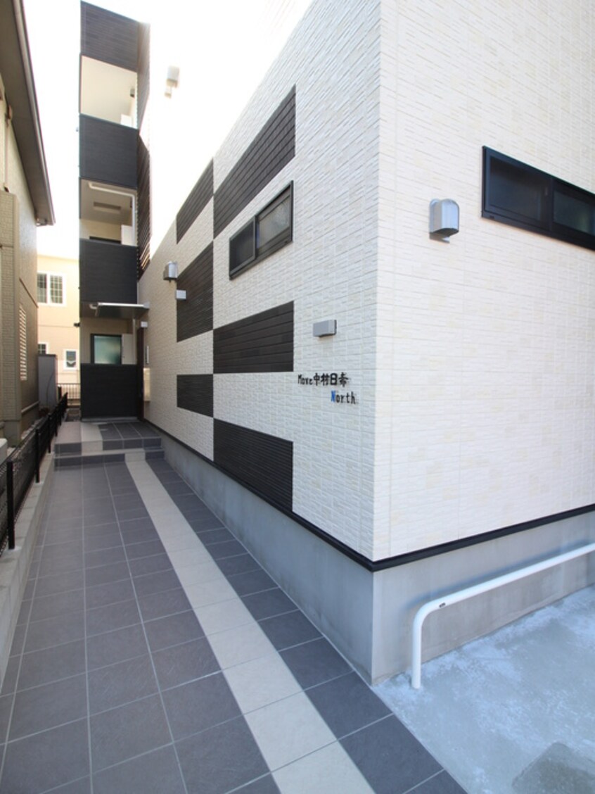 エントランス部分 MOVE中村日赤NORTH
