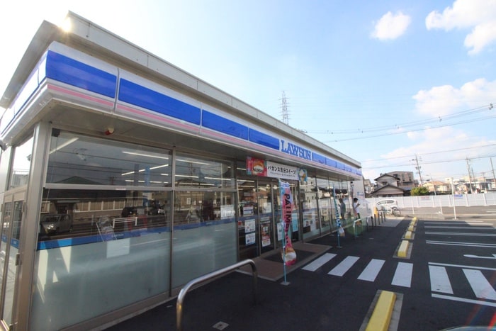 ローソン　小牧山北町店(コンビニ)まで300m ベルタウンＡ棟