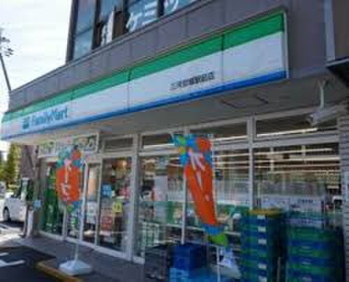 ファミリーマート三河安城駅前店(コンビニ)まで113m Casa VERDE