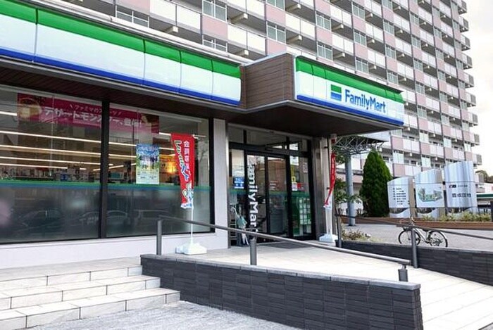 ファミリーマート豊成団地店(コンビニ)まで400m クレフラスト黄金　A棟