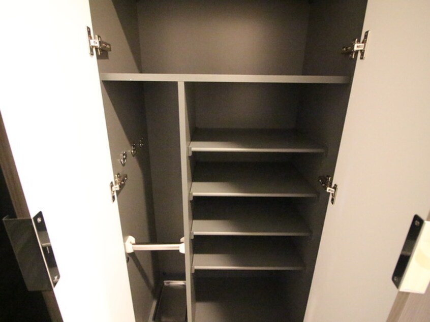 靴箱 メイクスデザイン名駅南