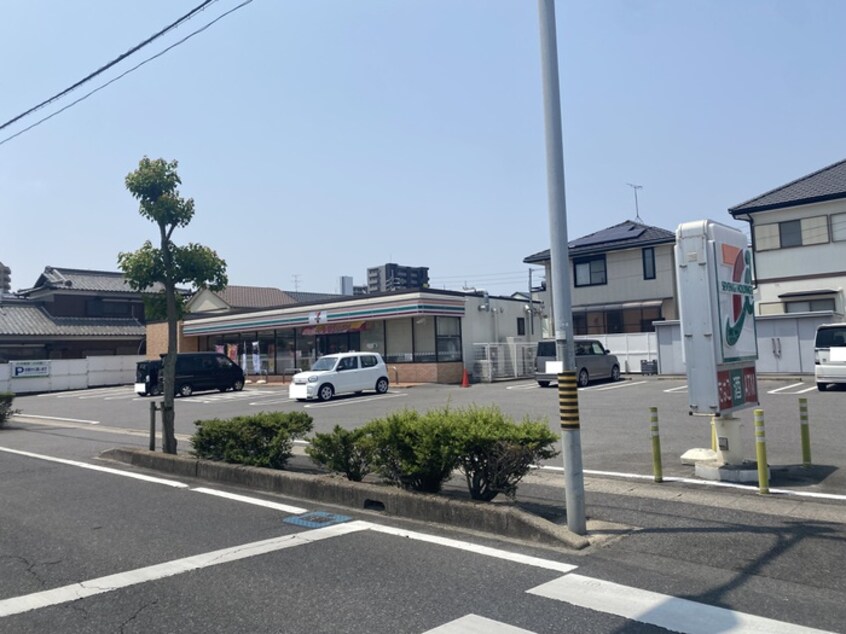 セブンイレブン安城法連町店(コンビニ)まで228m ハイライフⅡ