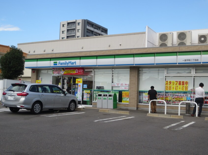 ファミリーマート一宮平和店(コンビニ)まで410m プリミエール平和