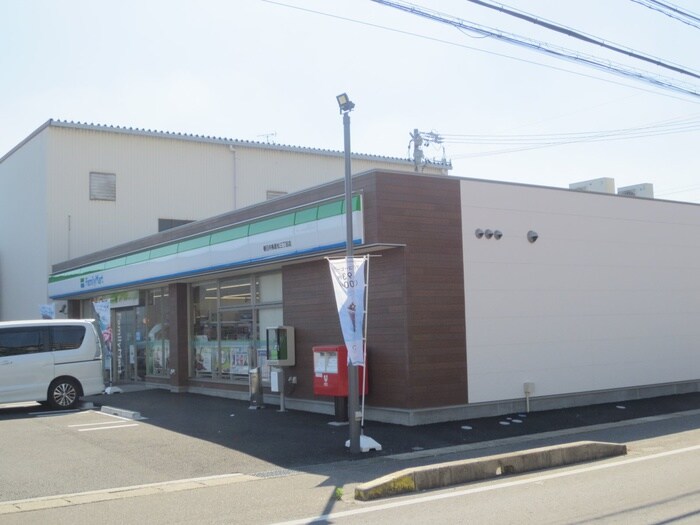 ファミリーマート　鳥居松三丁目店(コンビニ)まで200m ドルフ