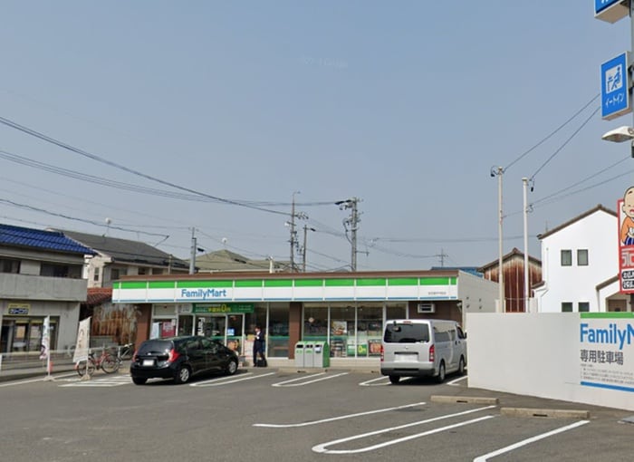 ファミリーマート名古屋平中町店(コンビニ)まで80m ライフ２１