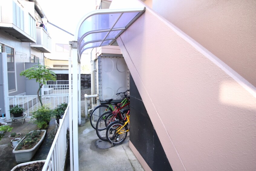 駐輪場 マンション 林檎の樹