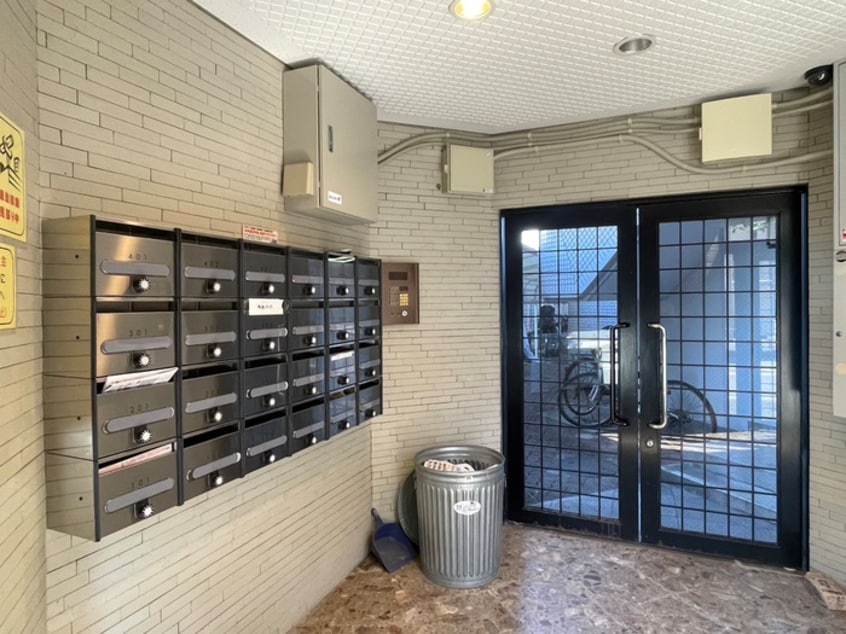 エントランス部分 アパートメントロミオ