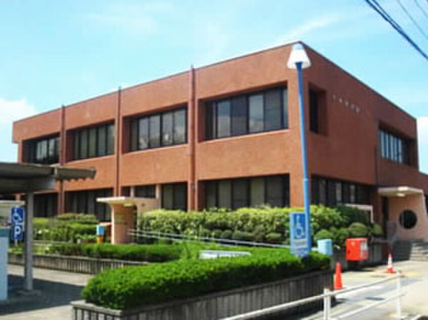 名東図書館(図書館)まで740m アパートメントロミオ