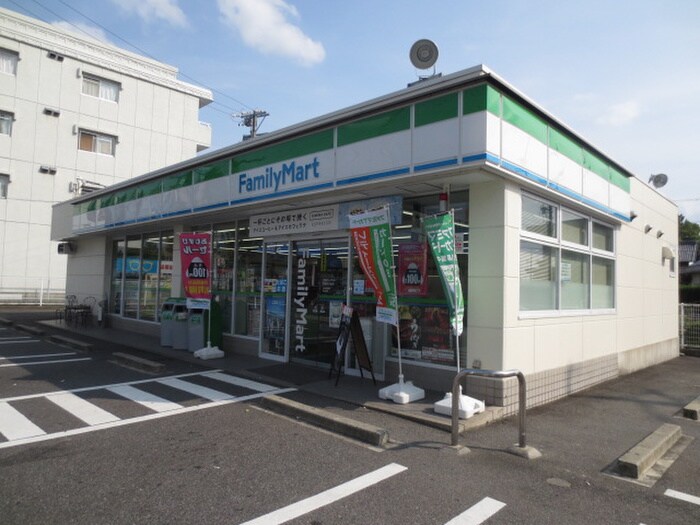 ファミリーマート名東牧の里店(コンビニ)まで320m ブローバルコート新宿