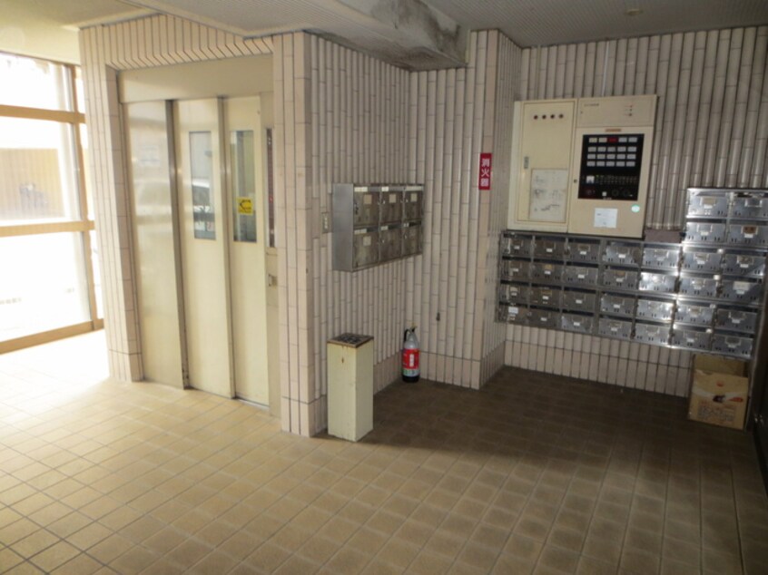 エントランス部分 シティ－ハイツ石原