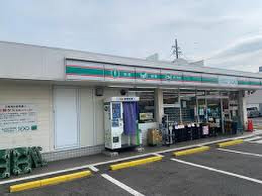 ローソンストア100刈谷御幸店(コンビニ)まで459m K・ラルジェ