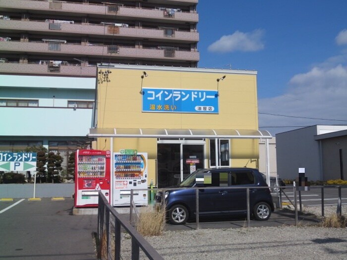 コインランドリー油屋店(ドラッグストア)まで384m クレセントマンション
