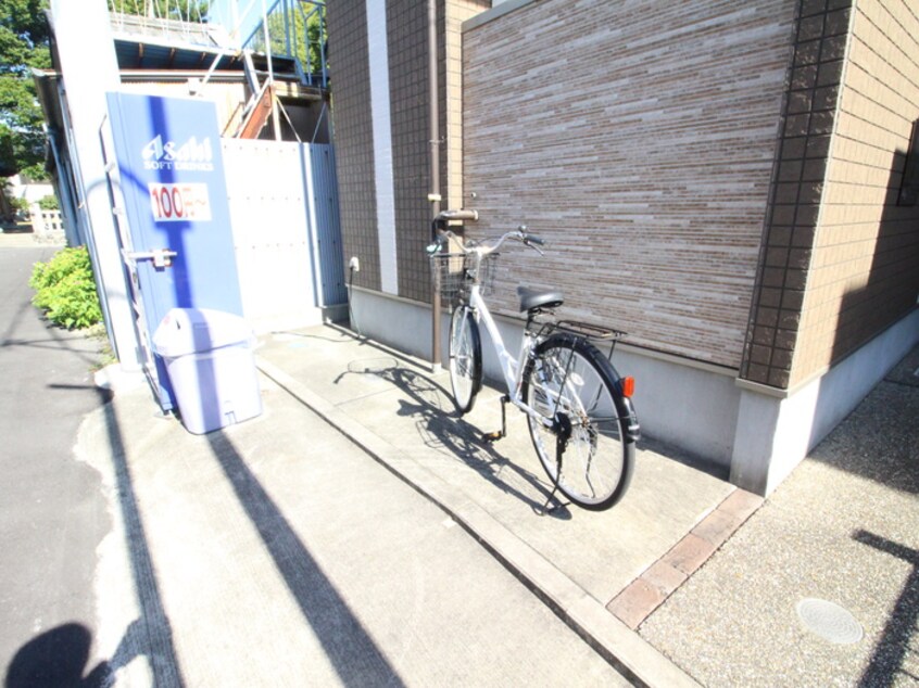 駐輪場 コモド