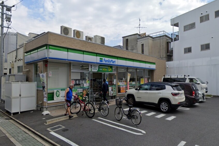 ファミリーマート徳川町(コンビニ)まで449m パビヨン徳川