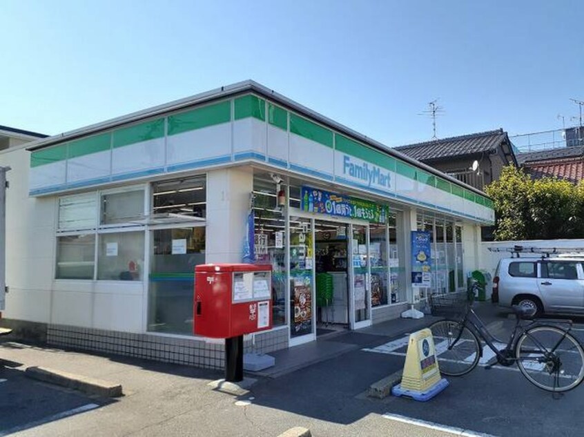 ファミリーマート(コンビニ)まで500m ドミールウェスト
