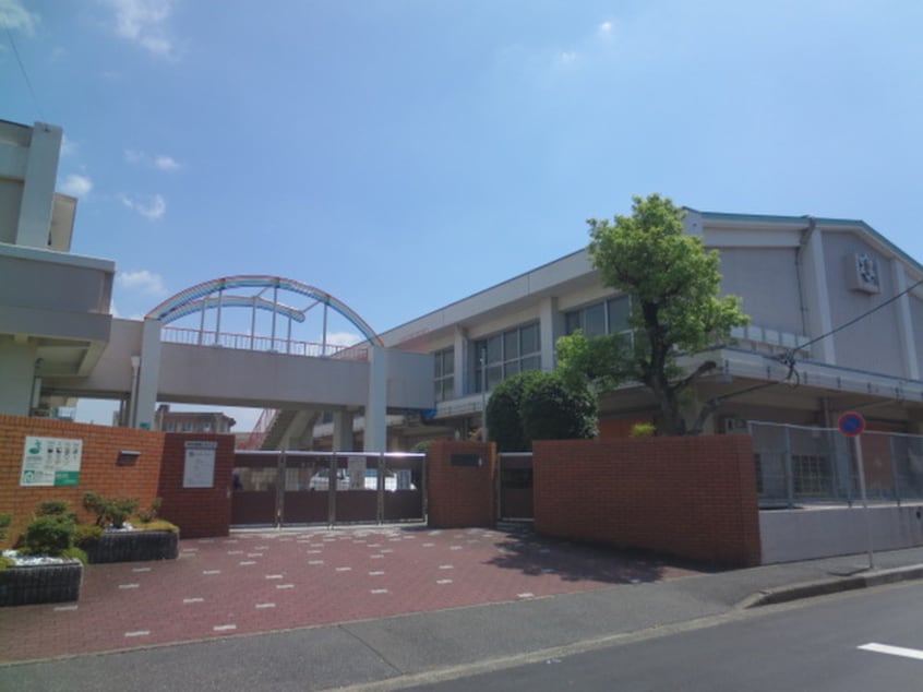 名古屋市立成章小学校(小学校)まで390m ヴィラシャンテ