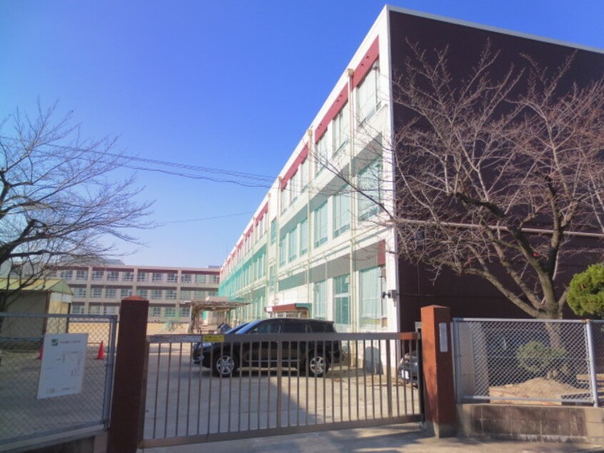 荒子小学校(小学校)まで1170m ナカソウマンション