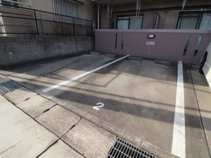 駐車場 ペディメント