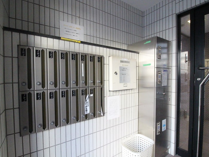 エントランス部分 ペディメント