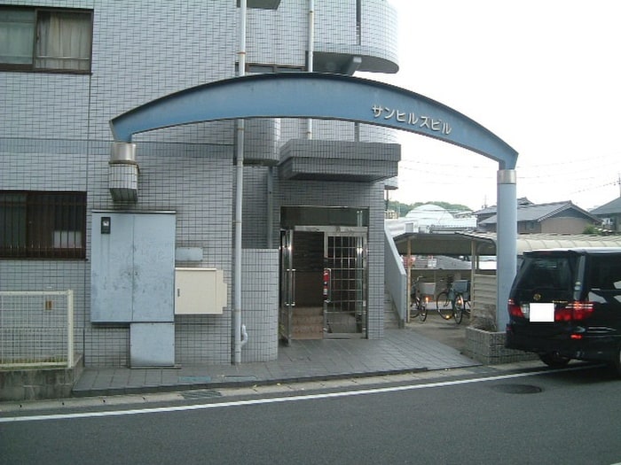 エントランス部分 ｻﾝﾋﾙｽﾞﾋﾞﾙ